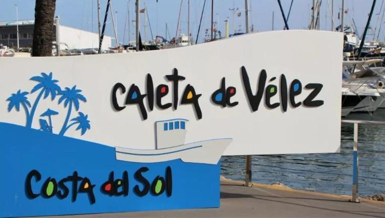 Precioso Apartamento En Primera Linea De Playa En Caleta de Vélez Exterior foto